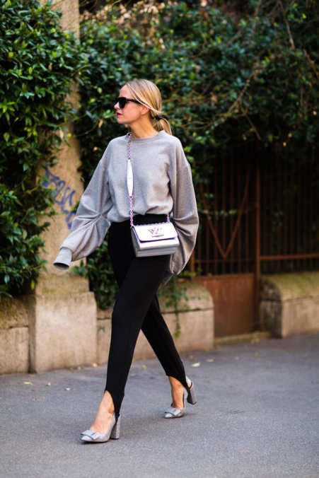 Mfw Street Style, Black Leather Jeans, Hari Nef, Stirrup Pants, Milan Fashion Weeks, Floral Jacket, Street Style Inspiration, Cool Street Fashion, Fancy Outfits