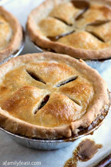 Movie Foods, Mini Peach Pies, Fictional Food, Movies Food, Individual Chicken Pot Pies, Beef Pot Pies, Resep Pasta, Pot Pies Recipes, Thanksgiving Leftovers