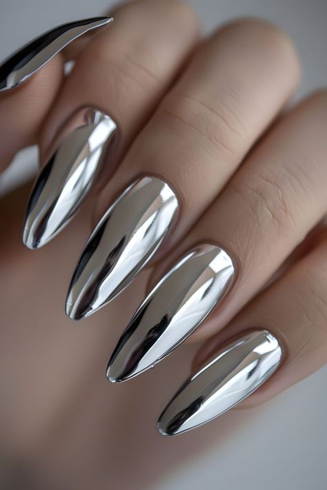 Silver Gray Nails, Minimalist Nails Chrome, Trendy Nails Chrome, Aura Nails Chrome, Summer Nails Natural, Natural Chrome Nails, Nails Acrylic Ombre, Gray Aura, Nails Summer Chrome