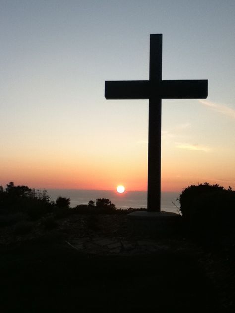 Cross On A Hill Aesthetic, Cross Vision Board, Preppy Cross Wallpaper, Cross Asethic, Cross Asthetic Picture, Boogie Aesthetic, Picture Of Cross, Cross Pfp, Point Loma Nazarene University