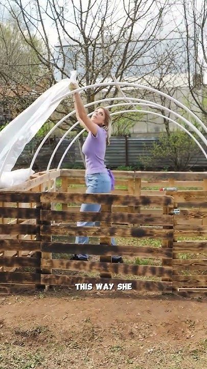 Diy Pallet Greenhouse How To Build, Home Made Green House Ideas, Diy Outdoor Greenhouse, Home Made Greenhouse, Greenhouse Diy Cheap, Diy Small Greenhouse Cheap, She Shed Greenhouse Ideas, Diy Greenhouse Plans And Projects, In Ground Greenhouse