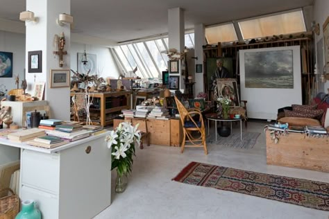 Rangement Art, Home Atelier, Amsterdam Houses, Studio Workspace, Art Studio Space, Artist Loft, Art Studio Ideas, Townhouse Designs, Artist Studios