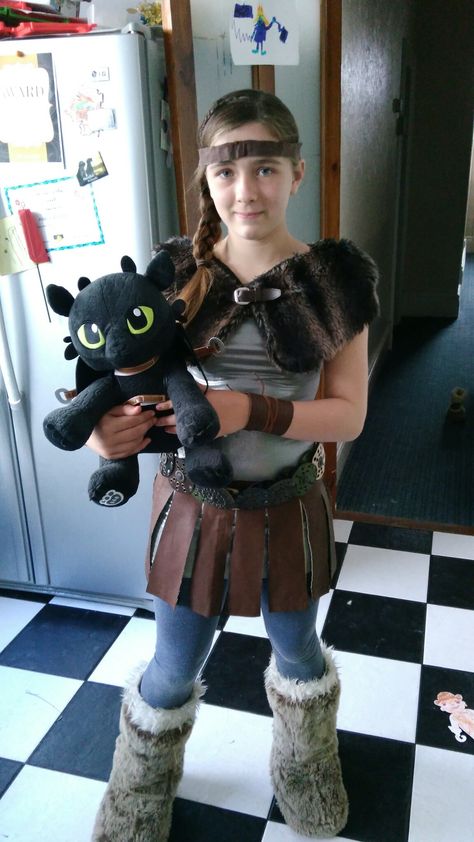 Viking Cosplay Diy, Astrid How To Train Your Dragon Costume, Astrid Costume Diy, Girl Viking Costume, Diy Viking Costume, Womens Viking Costume Diy, Vikings Costume Diy, Astrid Costume, Astrid Cosplay