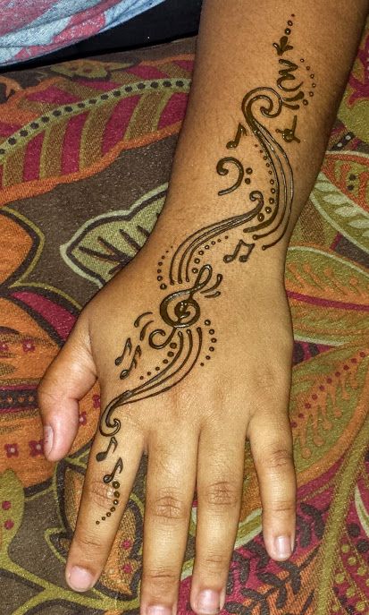 musical henna Music Mehendi Designs, Henna Music Designs, Music Henna Designs, Henna Heart Designs, Y2k Henna, Star Henna Designs, Arm Henna, Henna Practice, Belly Henna