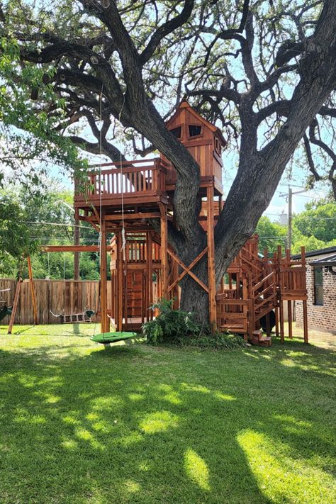 Custom Tree House with multiple landing decks, swings, and slides. #backyardfunfactory #redwoodswingset #playscapingyourbackyard #treehouse Tree House Playground, House Playground, Play Fort, Tree Deck, Tree Fort, Play Garden, Tree House Kids, Fun Factory, Tree House Designs