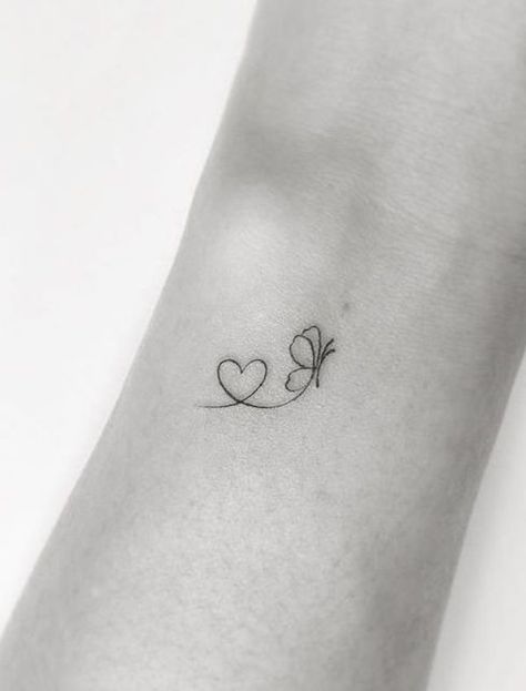 Beautiful Wrist Tattoos, Herz Tattoo Klein, Miniature Tattoos, Side Wrist Tattoos, Tato Minimal, Tiny Wrist Tattoos, Hand Tattoos For Girls, Herz Tattoo, Small Pretty Tattoos