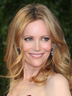 She aint the queen. But she's hilarious ... 16 Facts About Leslie Mann The Queen Of Comedy #fashion #magazine #elle #models Leslie Mann Hair, Leslie Mann, Blonde Actresses, Medium Curls, Smiling Faces, Cameron Diaz, Female Actresses, Beautiful Women Over 40, Celebrity Hairstyles