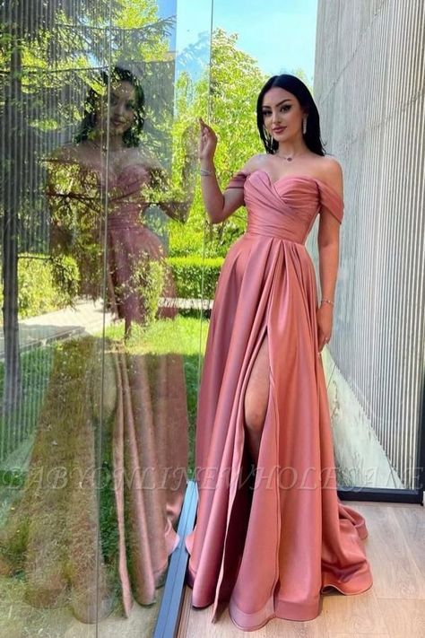 فستان زهري, Stile Blair Waldorf, High Split Dress, Split Prom Dresses, Fest Outfits, فستان سهرة, A Line Prom Dresses, Satin Prom Dress, Split Dress