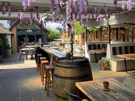 Pub Garden Aesthetic, Pub Garden Ideas, Beer Garden Design, Cosy Pub, Beer Garden Ideas, Outdoor Pub, Pub Ideas, Pub Garden, Sports Pub