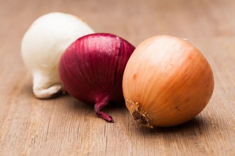 Onion Benefits Health, Alkaline Foods, Eating Raw, Detox Recipes, Kefir, Natural Food, Health Problems, Oregano, Onions