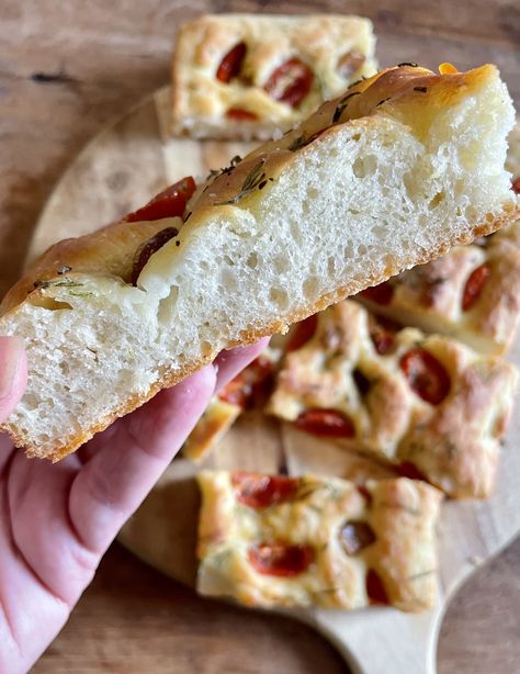 Simple Focaccia Bread Recipe. - Harvest & Nourish Food Replacements, Stuffing Bread, Black Pepper Bread, Easy Roasted Garlic, Pepper Bread, Savory Bread Recipe, Rosemary Focaccia, Focaccia Bread Recipe, Focaccia Recipe