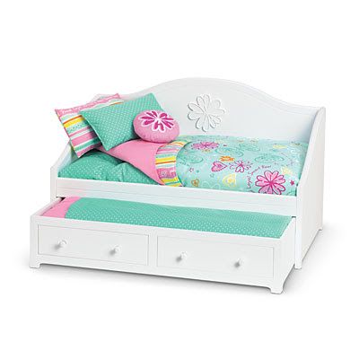 Lipstick and Sawdust: Trundle Bed for American Girl or 18 inch Doll Barbie Doll Room, American Girl Beds, American Girl House, American Girl Doll Bed, American Girl Doll Room, American Girl Doll Sets, Girls Furniture, American Girl Furniture, Girls Dollhouse