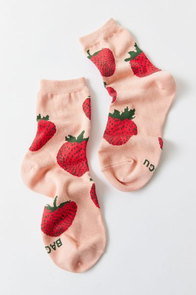 Baggu Strawberry, Urban Outfitters Socks, Strawberry Socks, Italian Minimalism, Baggu Duck Bag, Packable Sun Hat, Duck Bag, Strawberry Girl, Heart Socks