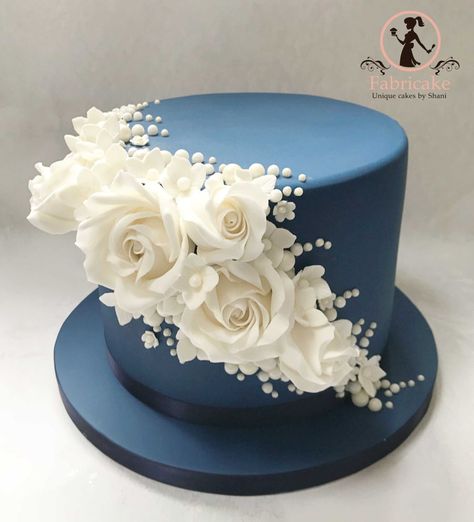 Anniversary Cake Designs, Happy Anniversary Cakes, Cake With Flowers, Fondant Cake Designs, Wedding Anniversary Cakes, Elegant Birthday Cakes, Simple Cake Designs, Wedding Anniversary Cake, Creative Cake Decorating