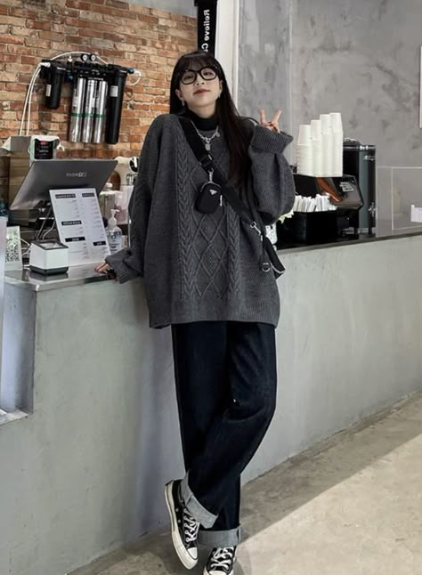 Tunic Sweater Outfits, Korean Winter Outfits, Asian Style Dress, Foodie Outfit, Japan Outfits, Aesthetic Sweaters, Outfit Korean Style, Korean Fashion Winter, Japan Fashion Street