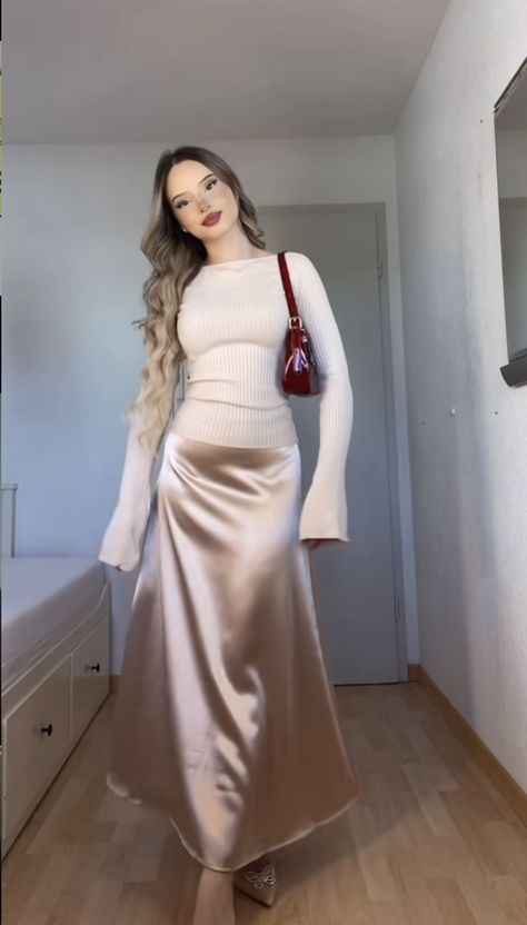 Professional Outfits Modest, Modest Elegant Outfits Summer, Maxi Skirt And Sweater Outfit Fall, Autumn Feminine Outfits, Elegant Maxi Skirt Outfit, Modest Outfits Jewish, Skirt Outfits Old Money, Long Skirts With Sweaters Outfit, Modest Fancy Outfits