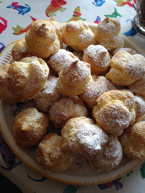 Easy Cream Puffs with Ice Cream Frozen Cream Puffs, Big Cream Puffs, Easy Cream Puffs, Bear Cream Puff, Crunchy Cream Puff, Bavarian Cream Puffs, Ice Cream Puffs, Cream Puff Dessert, Freeze Cream