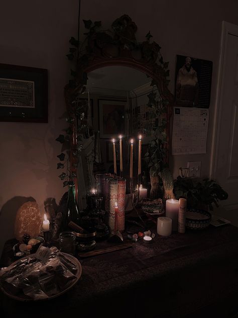 Dark Fairy Core Room Aesthetic, Goth Cottagecore Bathroom, Whimsy Goth Aesthetic Bedroom, Witchy Apartment Ideas, Pagan Bedroom Ideas, Whimsy Goth Bedroom Decor, Fairy Goth Room, Whimsy Goth Aesthetic Decor, Earthy Gothic Decor