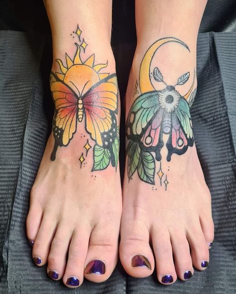 Tattoo Feet Women, Feet Tattoos For Women, Insect Tattoo, Foot Tattoos For Women, Perfect Tattoo, Sweet Tattoos, Floral Tattoo Sleeve, Moth Tattoo, Tattoo Style Drawings