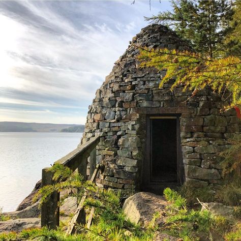 OurNorthumberland&Beyond on Instagram: “The Wave Chamber is a 4m tall dry-stone beehive hut, made from 80 tons of stone and is a camera obscura, projecting an image of the water…” Stone Hut, Castle Floor Plan, Dnd Campaign, Camera Obscura, Dry Stone, Tattoo Portfolio, Biome, Stone House, The Wave