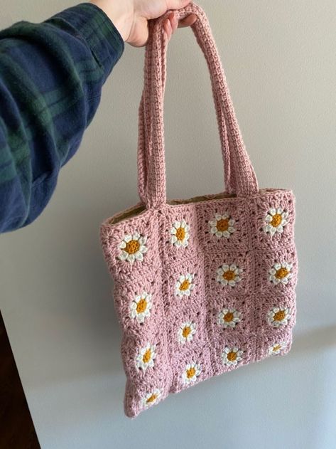 Handbag Ideas, Accessories Crochet, Crochet Shoulder Bags, Crochet Bag Tutorials, Mode Crochet, Crochet Daisy, Kawaii Crochet, Handbag Patterns, Crochet Tote