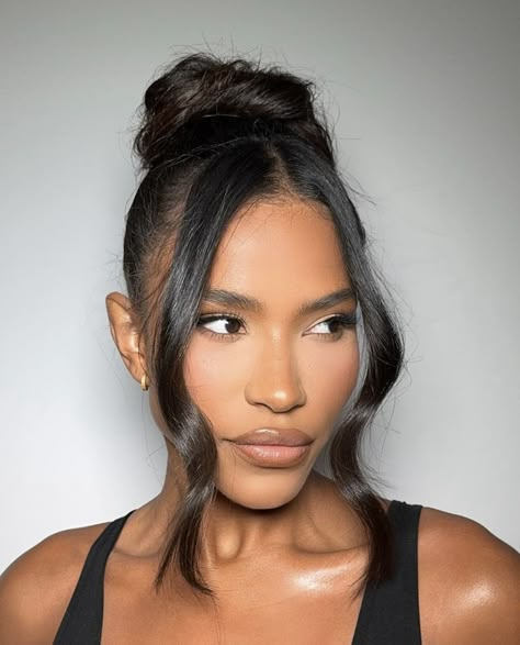 Middle Part Bun Black Women, Silk Press Updo, Slik Press Hairstyles, Md Hairstyles, Middle Part Bun, Highschool Dance, 2025 Aesthetic, Classy Hair, Romantic Makeup