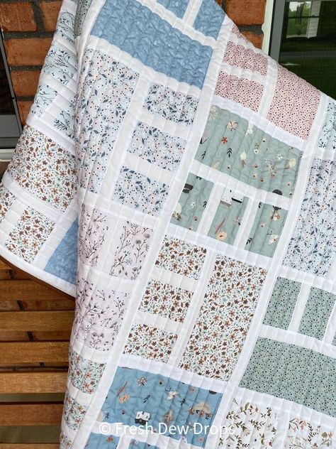 easy Beautifully Done layer cake quilt pattern, easy 10 inch squares stacks quilt pattern Layer Cake Quilt Patterns, Fat Quarter Quilt Pattern, Quilt Layers, Cake Quilt, Layer Cake Quilts, Baby Quilt Pattern, Charm Packs, Fat Quarter Quilt, Quilt Square Patterns