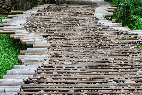 30 Garden Path Ideas Embracing Natural And Recycled Materials - 198 Stone Mosaic Path, Pallet Walkway, Garden Path Ideas, Paver Path, Wooden Pathway, Wood Path, Concrete Path, Brick Path, Recycled Brick