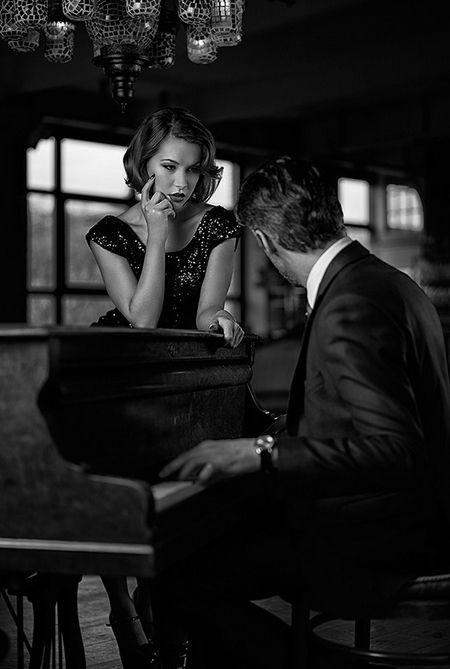 The piano player Piano Photoshoot, Piano Photography, Art Of Seduction, Piano Man, 영감을 주는 캐릭터, Gentleman Style, Couples Photoshoot, Black And White Photography, Couple Photography