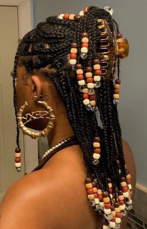 Chic Claw Clip Fulani Braids with Earthy Beads, Beaded Fulani Braids, Fulani Braids Bob with Beads, Trendy Fulani Braids with Beads, Fulani braids Knotless Braids With Wooden Beads, Braided Bob With Beads, Summer Braids With Beads, Ginger Braids With Beads, Marley Twists With Beads, Hairstyles For Natural Hair, Beautiful Black Hair, Cute Box Braids, Black Hair Styles