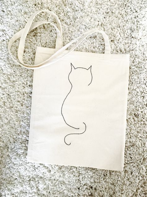 Embroidery Bags Design, Toot Bags, Tote Bag Design Ideas, Tote Bag Diy Pattern, Bag Design Ideas, Tote Bag Embroidery, Diy Tote Bag Design, Handpainted Tote Bags, Canvas Bag Diy