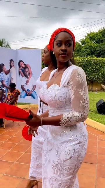 White Dress For Wedding Guest Classy, White Lace Styles In Nigeria, White Asoebi Lace Styles, White Asoebi, Lace Styles For Wedding Guest, Lace Dress Styles Ghana, Cord Lace Gown Styles, Native Wears, Lace Gown Styles