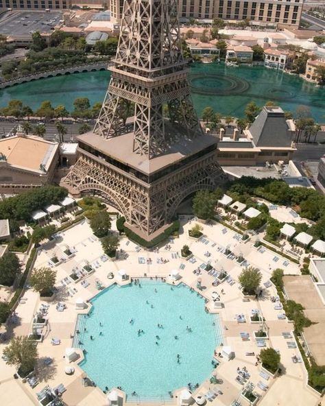 Paris Pool, Paris Hotel Las Vegas, Sahara Las Vegas, Themed Hotel Rooms, Las Vegas Pool, Pool Rooftop, Vegas Pools, Vegas Pool, New York Rooftop