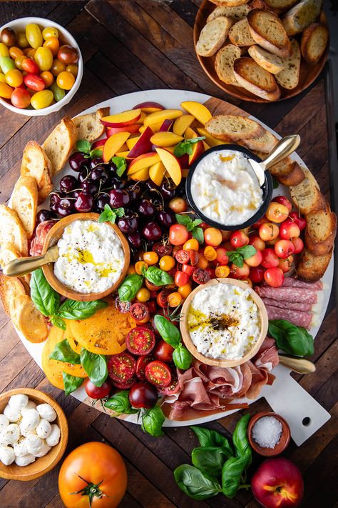 Late Summer Burrata Cheese Board Summer Burrata, Summer Cheese Board, Hot Chocolate Desserts, Meze Platter, Popular Dinner Recipes, Fall Appetizers, Burrata Cheese, Grilled Sausage, Charcuterie Inspiration