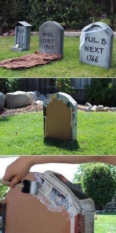 Cardboard Tombstones, Easy Diy Halloween Crafts, Porta Halloween, Pelottava Halloween, Diy Halloween Crafts, Scary Halloween Decorations Diy, Dekorasi Halloween, Halloween Party Decor Diy, Halloween Diy Outdoor