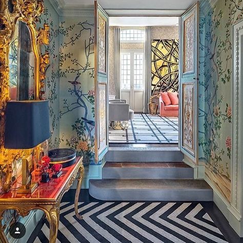 A beautiful moment. Xx #BeHOTRinspired #interiordesign via @ashleytstark Wallpaper Pikachu, Stairway Landing, Greenwich House, Staircase Landing, Georgian Style Homes, Traditional Chic, 1920s House, With Wallpaper, Foyer Decorating