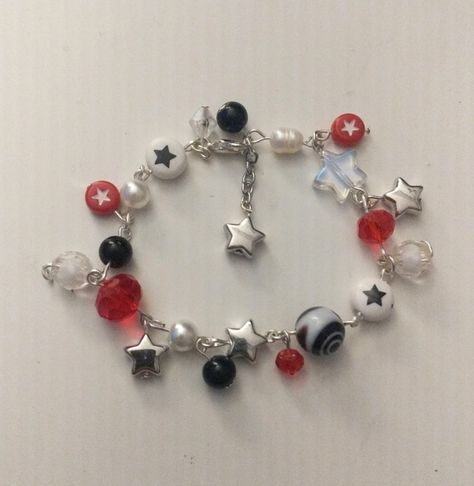 star red black and white beaded bracelet Red And Black Bead Keychain, Red Aesthetic Bracelet, Red Black White Bracelet, Red And Black Keychain, Vintage Beaded Bracelets, Black White Beaded Bracelet, Black And Red Beaded Bracelets, Star Bracelet Bead, Red Charm Bracelet