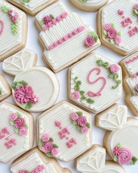 God bless all those making their First Communion 🕊️ • • #buttercreamsugarcookies #buttercreamcookies #cookiesofinstagram #instacookies… | Instagram Buttercream Frosting Cookies, Cowboy Cookie, Buttercream Decorating, Cowboy Cookies, Rainbow Cookies, Sugar Cookie Designs, Fancy Cookies, Cookie Pie, Wedding Cookies