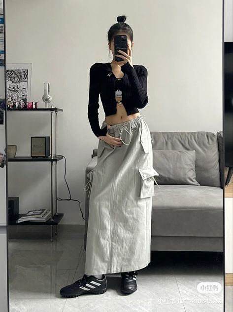 Acubi Fashion Midi Skirt, Long Cargo Skirt Outfit Ideas, Cargo Long Skirt Outfit, Skirt Outfits Streetwear, Long Cargo Skirt Outfit, Long Skirt Outfits Korean, Long Cargo Skirt, Long Skirt Aesthetic, Skirt Outfits Korean