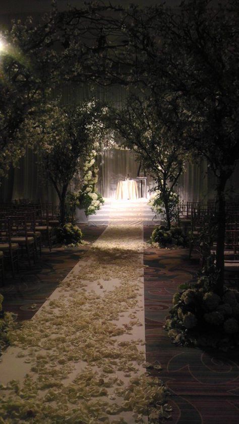 Enchanted Forest Decorations, Wedding Forest, Nice Garden, Forest Theme Wedding, Wedding Ceremony Ideas, Enchanted Forest Wedding, Garden Weddings Ceremony, Enchanted Wedding, Dark Wedding