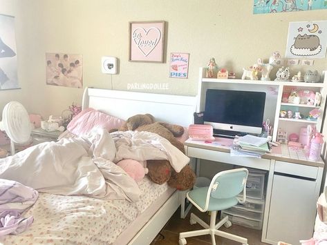 Kawaii Small Room Ideas, Soft Dorm Room, Aesthetic Room Korean, Cute Room Ideas Aesthetic, Dollette Makeup, Rooms Cute, Korean Bedroom, Room Ideas For Small Rooms, Rooms Decoration