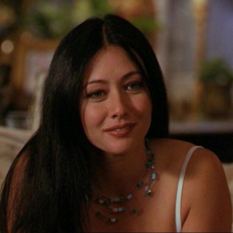 Charmed Prue, Shannen Doherty Charmed, Sabrina Spellman Style, Charmed Season 1, Paige Matthews, Prue Halliwell, Fantastic Four Movie, Leo Wyatt, 90’s Hairstyles