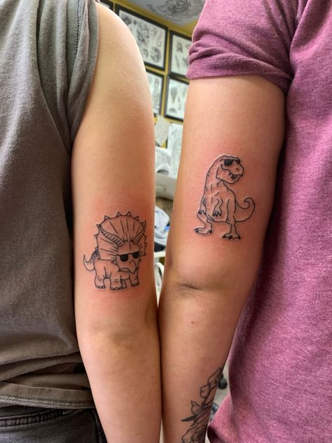 Women Dinosaur Tattoo, Dinosaur Family Tattoo Ideas, Dinosaur Best Friend Tattoos, Matching Cartoon Tattoos Couple, Matching Dinosaur Tattoos, Duo Tattoo Ideas, Bestie Tattoos, Matching Stuff, Maching Tattoos