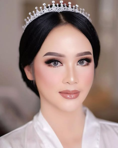 Asian Wedding Makeup, Bentuk Alis, Wedding Makeup Bride, Music Instagram, Celebrity Makeup Looks, Graduation Makeup, Hairdo Wedding, Bridal Makeup Natural, Ethereal Makeup