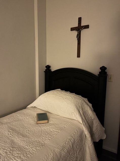 Ethel Cain Aesthetic, Southern Gothic Aesthetic, Southern Gothic, Ding Dong, Bedroom Inspo, House Inspo, New Room, Dream Room, Room Inspo