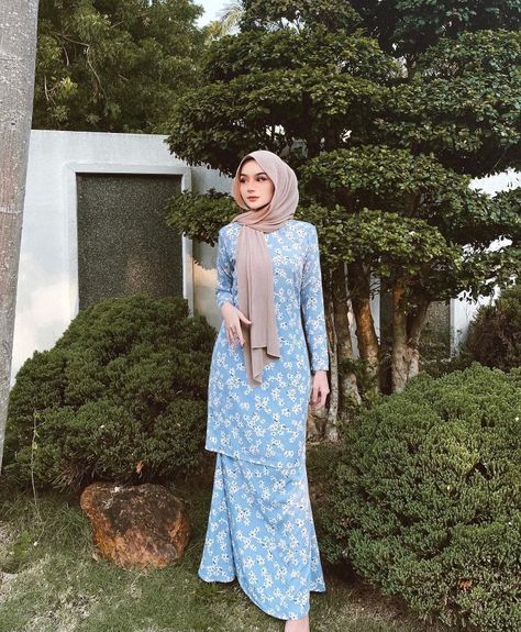 Style Kondangan Hijab, Baju Kurung Moden Style, Cotton Hijab, Muslim Outfit, Fashion Dresses Formal, Muslim Fashion Hijab Outfits, Muslim Women Fashion, Fashion Top Outfits, Ootd Dress