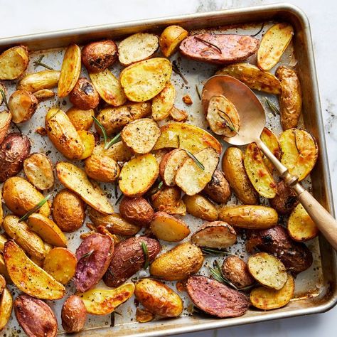 Rap Food Ideas, Fingerling Potatoes Recipes, Inspired Taste, Potatoes Healthy, Gut Recipes, High Fiber Vegetables, Benefits Of Potatoes, Potato Varieties, Roasted Fingerling Potatoes