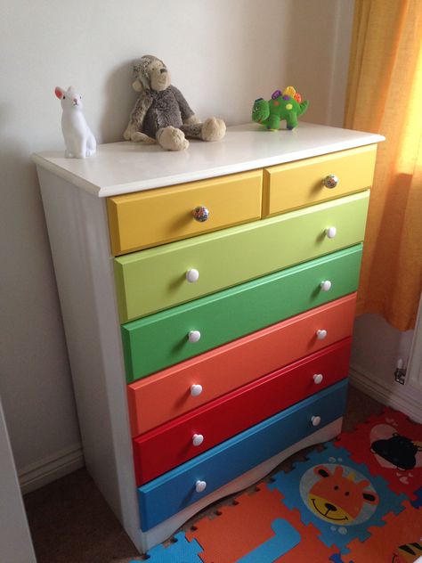 Thought I would spruce up my toddlers room with a bit of colour from the neutral tones it originally was when he was a baby! Love how these colours turned out... Done for less then £10 - DIY On a budget!!! Rainbow Dresser Diy, Dresser Makeover Kids, Rainbow Dresser, Kid Dresser, Bedroom Cupboard Ideas, Rainbow Furniture, Modern Kids Room Design, Rainbow Girls Room, Toddlers Room