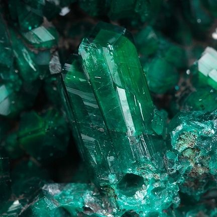 Aesthetic Crystals, Rock Background, Congo Brazzaville, Dark Green Aesthetic, Crystal Aesthetic, Republic Of Congo, Jade Crystal, Rock Minerals, Deep Winter