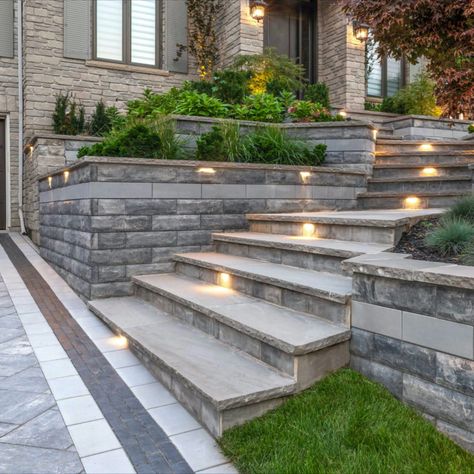 U-Cara® is the true highlight of this step entry-way. Built to not only lead homeowners to their front entrance, but also to showcase their layered gardens with the perfect pops of greenery to break up the monochromatic grey. Under-mount lighting adds ambiance but also practicality to safely light the way. Front Door Steps, Front Porch Steps, Landscape Stairs, Walkway Landscaping, Patio Steps, Landscaping Retaining Walls, Garden Stairs, Exterior Stairs, Outdoor Steps